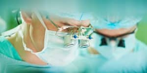 photo de chirurgiens en opération